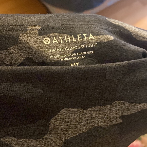Athleta Ultimate Camo 7/8 legging - Picture 4 of 4